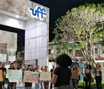 Comunidade da UFF em Rio das Ostras realiza ato e cobra respostas sobre desaparecimento da estudante Paloma