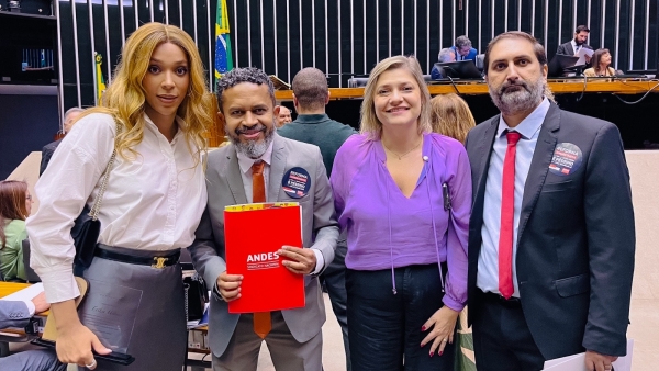 Barrar a reforma Administrativa ser&aacute; um grande desafio a servidores e servidoras
