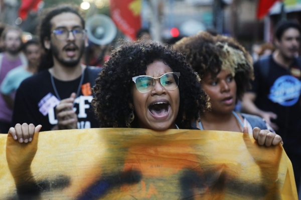 Estudantes protestam nas ruas de Niterói 