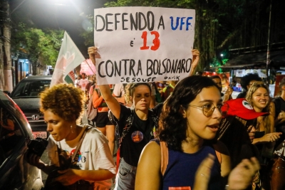 Ato do movimento estudantil da UFF em Niterói reinicia mobilização coletiva em defesa da Educação Pública