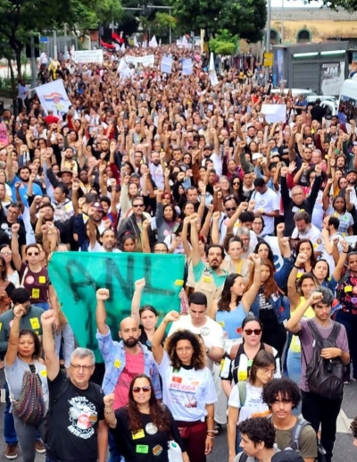 Ato abre greve de profissionais da Educação no estado do RJ por piso, salário digno e condições de trabalho