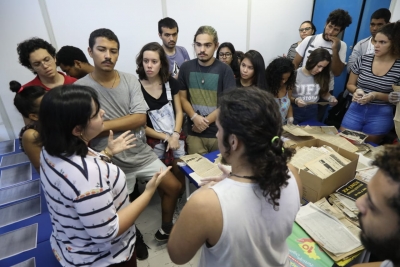 Estudantes analisam documentos da ditadura e atestam impacto da repressão no cotidiano da UFF