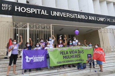 Em Niterói, defesa da saúde pública foi pauta do amanhecer feminista no Hospital Universitário Antonio Pedro