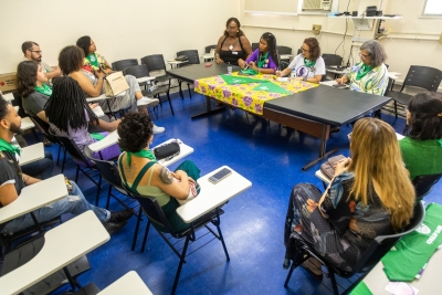 Evento do 8M em Niterói debate luta das mulheres pelo direito de decidir sobre quando ter ou não filhos