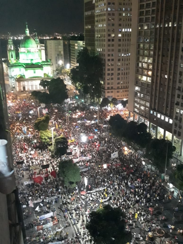 Passeata na av. Presidente Vargas, no Centro do Rio na greve geral de 14 de junho