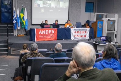 Assembleia elege Comissão Eleitoral e aprova participação da Aduff nos Conselhos Superiores da UFF