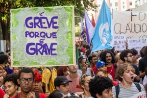 Em nota, assessoria jurídica da Aduff reafirma a legalidade e a legitimidade do direito de greve