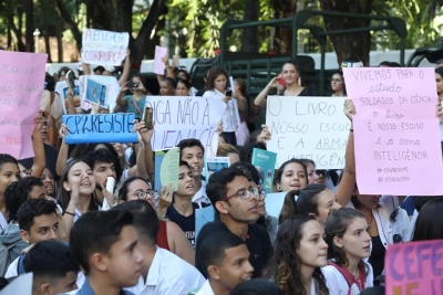 Não vai ter corte, vai ter luta! Secundaristas de Institutos federais do Rio realizam ato contra cortes na Educação