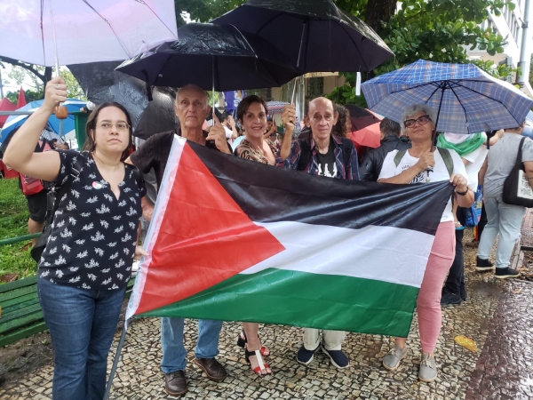 Docentes da UFF no ato em solidariedade ao povo palestino