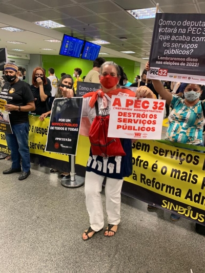 Mobilização no desembarque do Aeroporto de Brasília, na manhã de terça-feira (21)