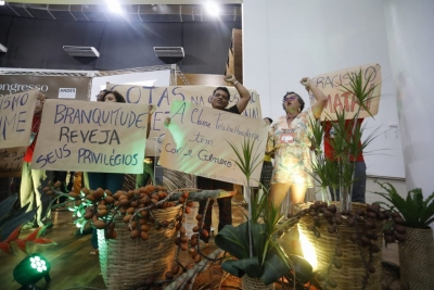 Delegação da Aduff participa de ato antirracista durante o 41º Congresso do Andes-SN
