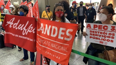 Andes-SN no ato no Aeroporto de Brasília e em frente à Câmara dos Deputados