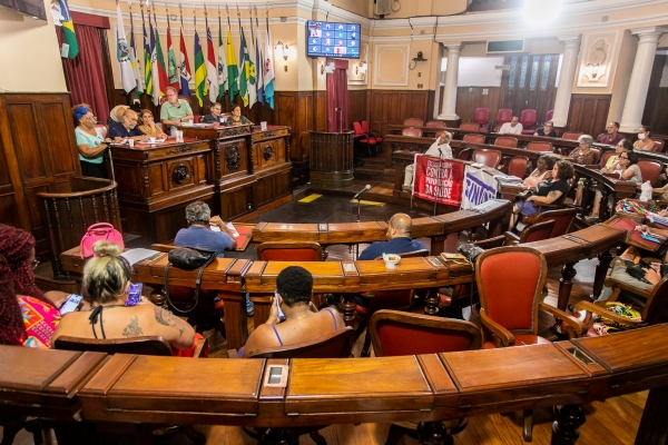 Audiência pública em Niterói debate fechamento temporário da Maternidade Alzira Reis e proposta de transferência de parte do serviço para o Huap
