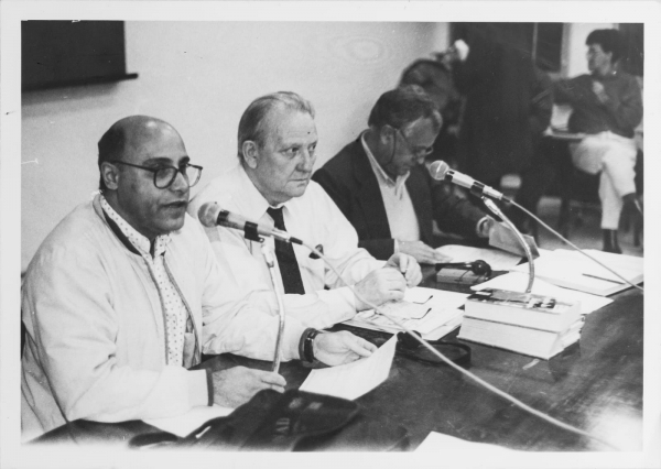 O docente Luiz Carlos Soares, em foto histórica de 1996, durante palestra do filósofo húngaro marxista István Mészáros ((1930-2017)