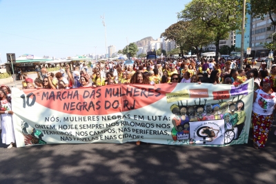 10° Marcha das Mulheres Negras do RJ pediu passagem neste domingo (28), em Copacabana