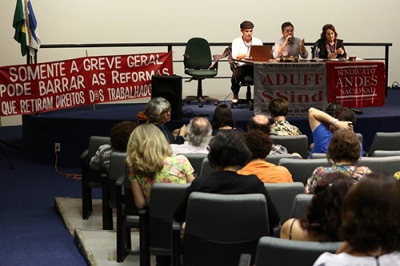 Professores da UFF deliberam participação na greve geral do dia 30 de junho