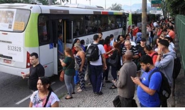 Garis e motoristas de ônibus estão em greve no Rio por reajuste salarial e melhores condições de trabalho