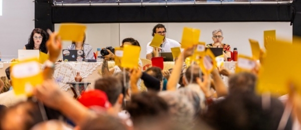 Momento de deliberação por representantes das seções sindicais no 42º Congresso do Andes-SN