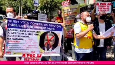 Manifestação em frente ao escritório do deputado Samuel Moreira, do PSDB-SP