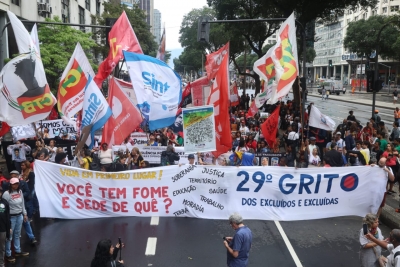 No Rio, Grito dos Excluídos dá as costas para desfile militar e segue em sentido contrário à militarização da vida