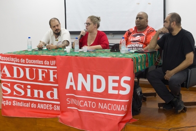 Vídeo: presidente do Andes-SN e representantes da Fasubra e Sinasefe saúdam início da greve docente na UFF