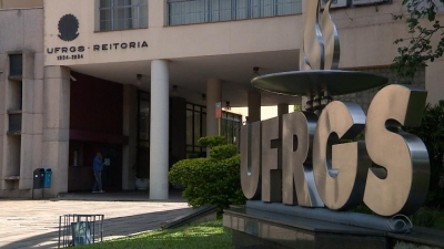 Conselho Universitário da UFRGS aprova destituição de reitor interventor