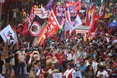 Dia Nacional de Luta contra medidas de Temer levou trabalhadores às ruas do centro do Rio