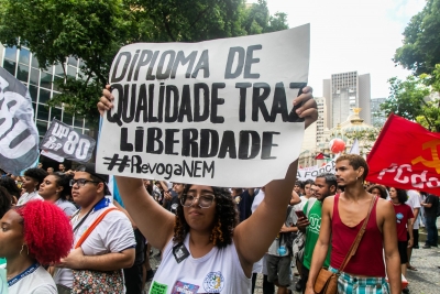 Momento do ato no Rio de Janeiro contra o Novo Ensino Médio, em março de 2023.   #RevogaNEM 
