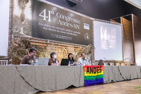 Faz poucos dias, o Congresso do Andes-SN reafirmou a luta para arquivar a PEC-32 e revogar as contra-reformas de Temer e Bolsonaro que retiraram direitos da classe trabalhadora