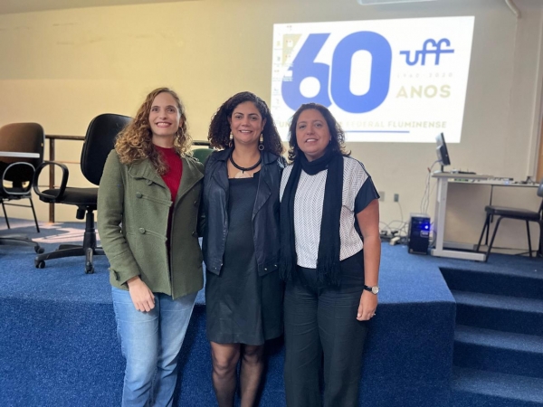 Professoras da Faculdade de Educação da UFF que participaram da audiência pública: Inny Accioly, Adriana Barbosa e Jaqueline Ventura (da esq. para a dir.)