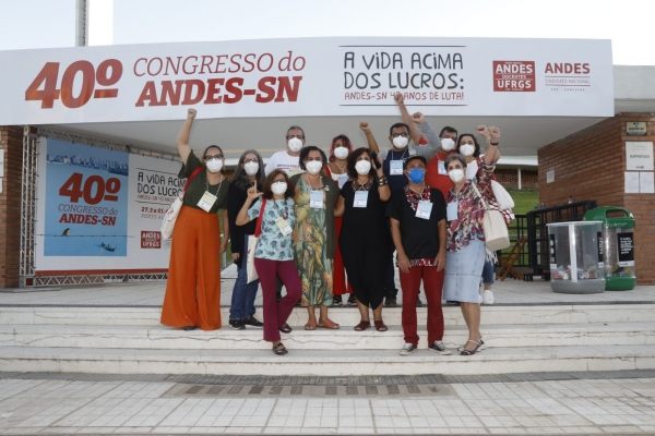 Abertura do 40° Congresso do Andes-SN tem homenagem a vítimas da covid e &#039;Fora Bolsonaro&#039;