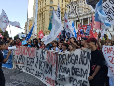 Ato unificado levou a luta pela recomposição orçamentária da Educação Pública às ruas do Rio