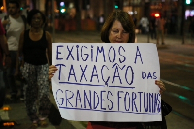 Manifestante durante a passeata no Centro do Rio, na quinta-feira (14)