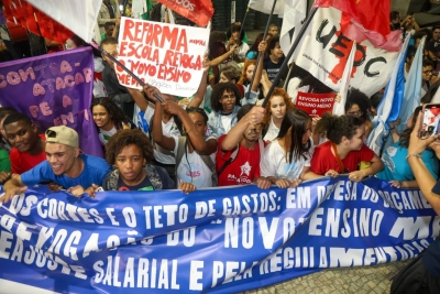 Ato em defesa da Educação levou estudantes e trabalhadores para as ruas do Rio