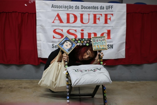 Aduff foi ao Infes para dialogar com docentes e prestigiar peça da Mostra Intercampi fomentada pelo sindicato