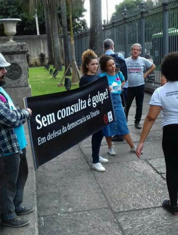 Comunidade da UNIRIO protesta contra posse de reitor que não participou de consulta acadêmica