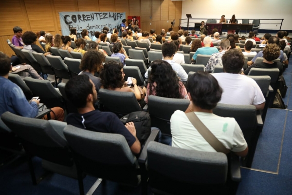 Plenária unificada cria “Frente Antifascista da UFF”