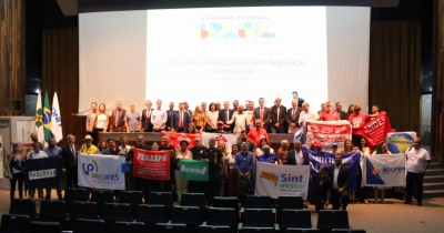Foto com representantes das entidades sindicais, ao final da reunião de negociação