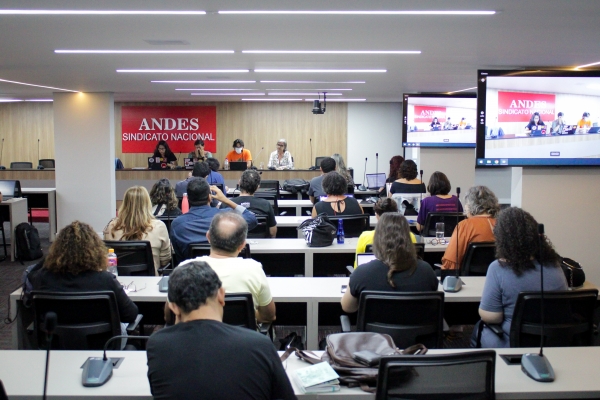 A campanha salarial e as reivindicações do setor foram temas centrais da Reunião Setorial do Andes-SN das Instituições Federais de Ensino Superior, nos dias 4 e 5 de março, da qual a Aduff participou