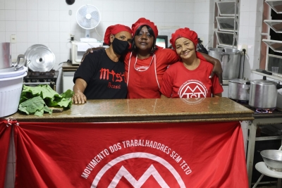 I Encontro de Mulheres da UFF contou com a Cozinha Solidária do MTST: luta por justiça social tempera refeições do evento