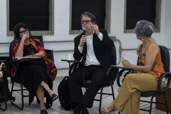 Marina Barbosa Pinto (esq), Rubens Casara e Eliane Arenas durante seminário realizado pela Aduff-SSind 