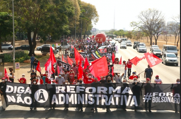 Servidores na manifestação do dia 14 de setembro em Brasília: contra a PEC-2