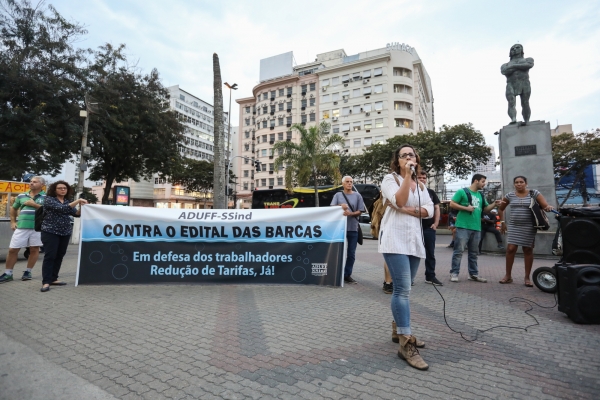 Manifestação realizada na Praça Araribóia, em Niterói (RJ), dia 24 de julho, que contou com a participação da Aduff. 