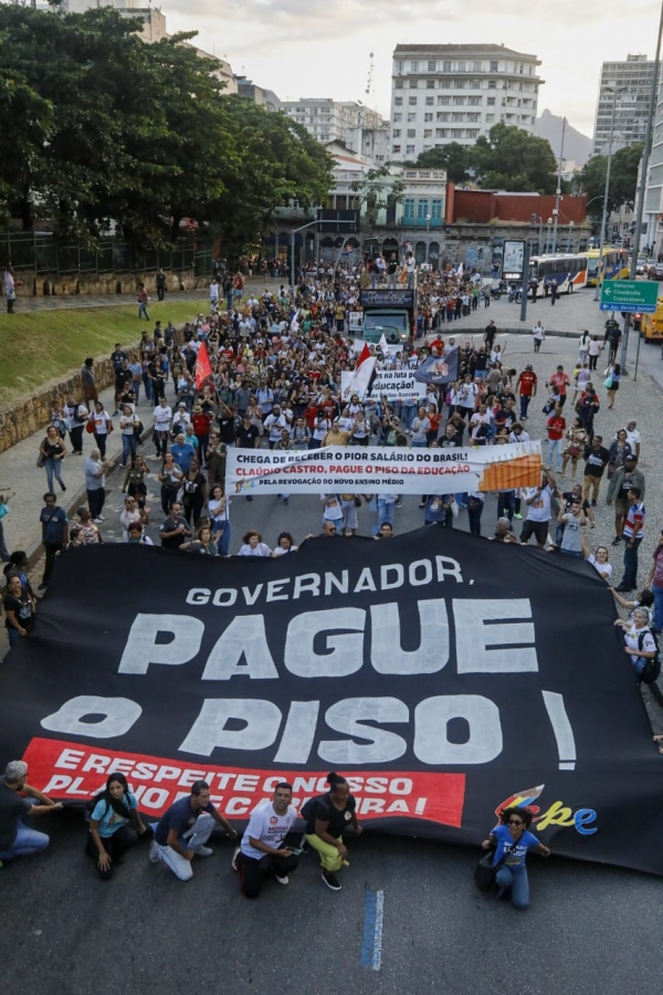 Ato no Centro do Rio da Educação Estadual em greve