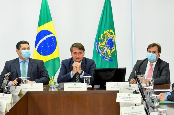Reunião de Alcolumbre, Bolsonaro e Rodrigo Maia na reunião com governadores que selou o pacto em torno da LC 173 e do congelamento de salários