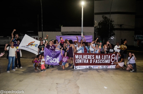 Em Rio das Ostras, atividade do 8M pediu basta ao feminicídio, creche integral já e mais direitos para mulheres