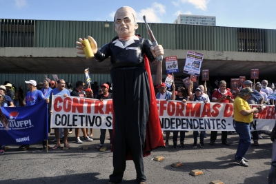 Manifestação protagonizada por servidores em frente à Câmara no dia 28 de novembro, em Brasília: contra a reforma da Previdência