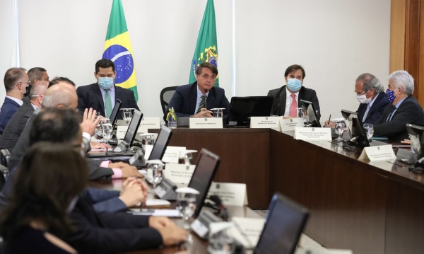 Reunião de governadores com Bolsonaro, Alcolumbre e Rodrigo Maia: contra os servidores