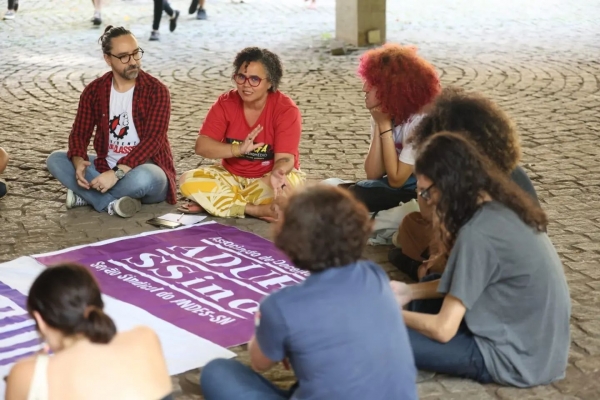Roda de conversa, na UFF no Gragoat&aacute;