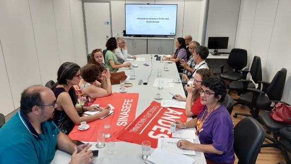 Reuni&atilde;o de negocia&ccedil;&atilde;o espec&iacute;fica com o governo sobre a portaria da redistribui&ccedil;&atilde;o, realizada dia 23 de fevereiro